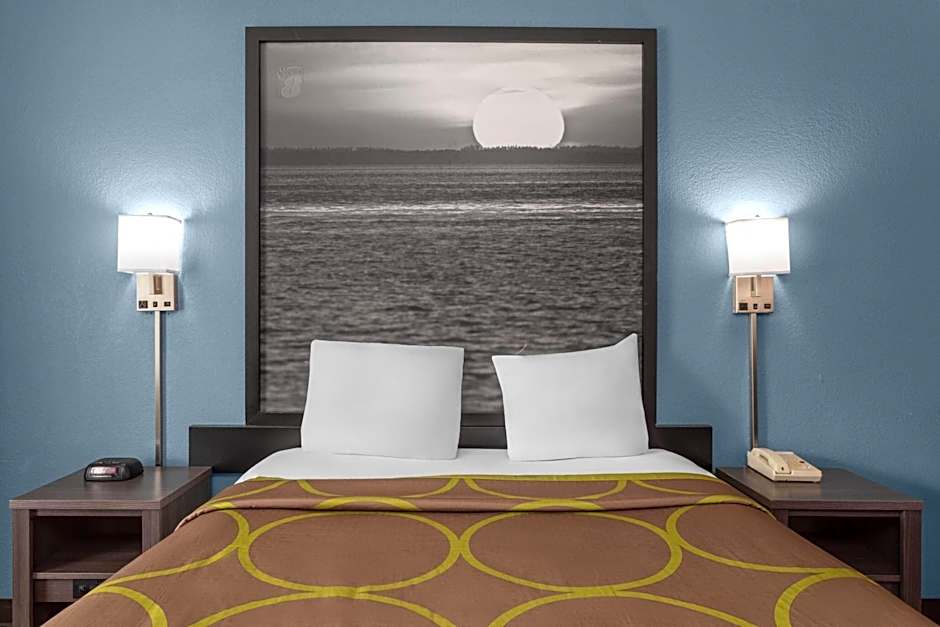 Super 8 by Wyndham Dania/Fort Lauderdale Arpt