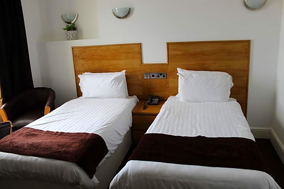 Four Saints Brig Y Don Hotel