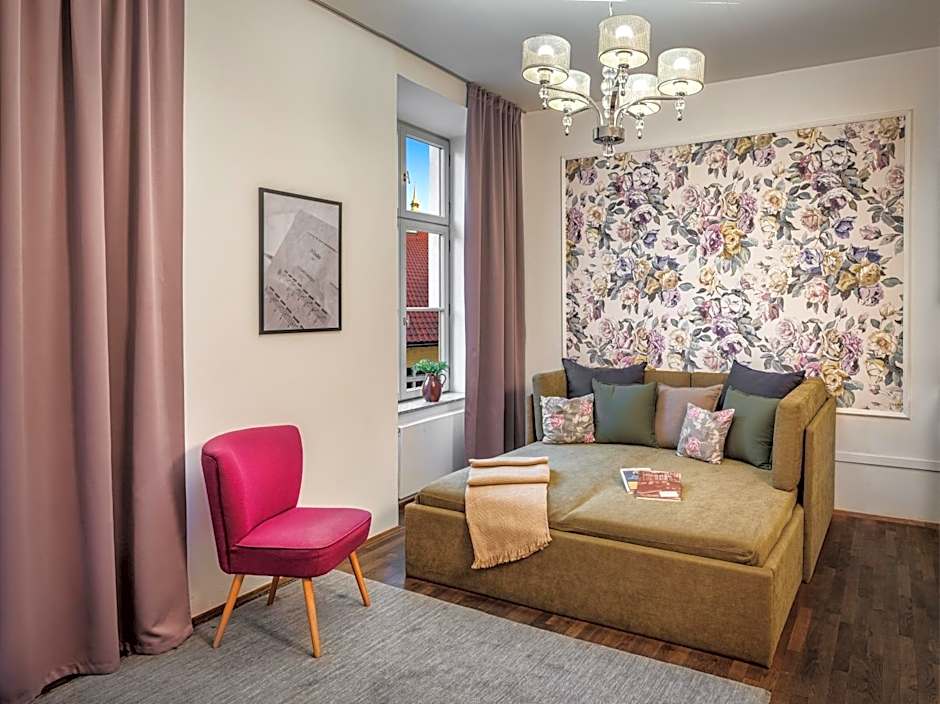 4 Arts Apartments by Adrez