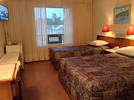 Queen Room (3 Adults)