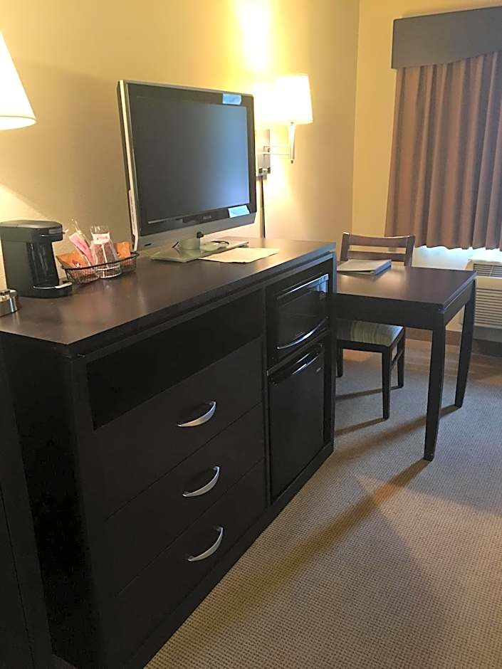 AmericInn by Wyndham Monmouth