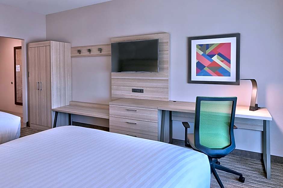 Holiday Inn Express & Suites Roswell By IHG