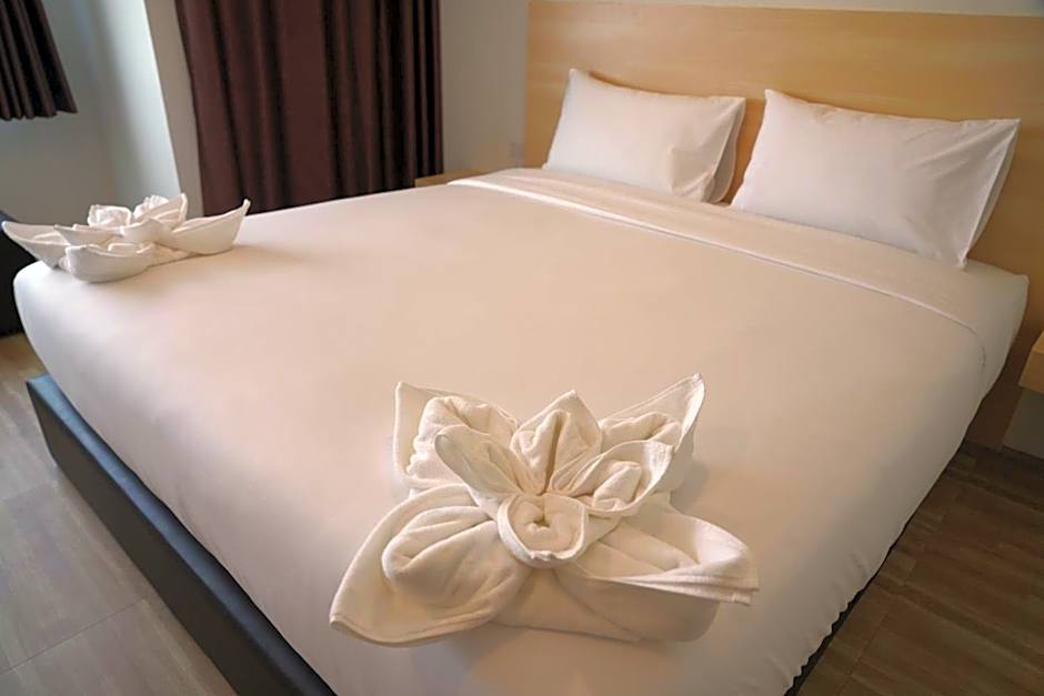 The charlotte smart hotel lopburi