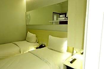 Cleo Hotel Basuki Rahmat Surabaya