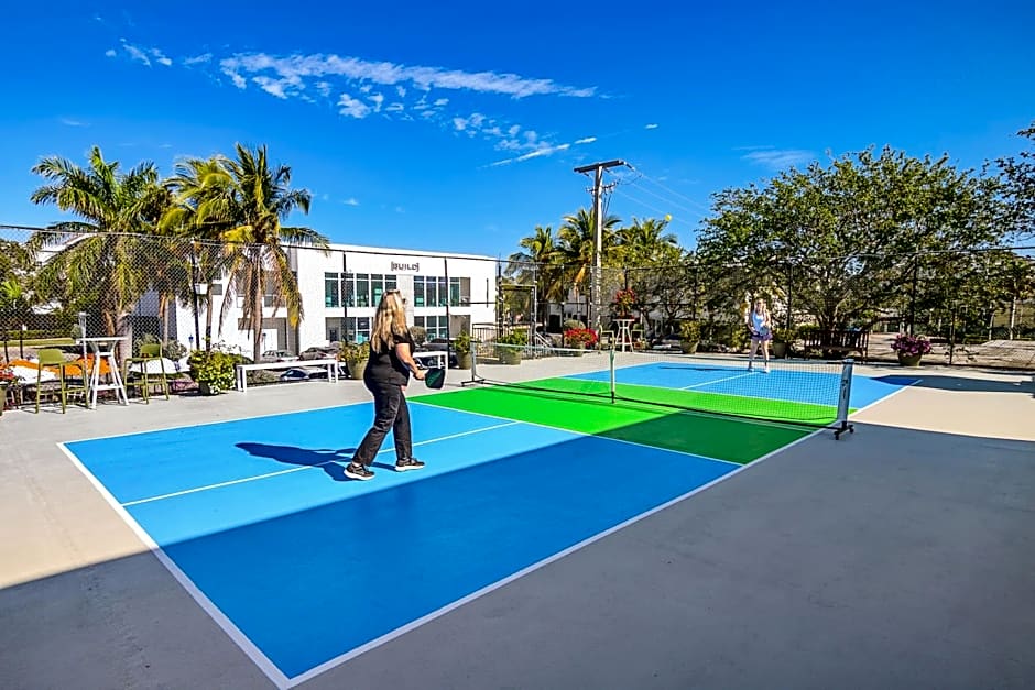 Naples Park Central Hotel