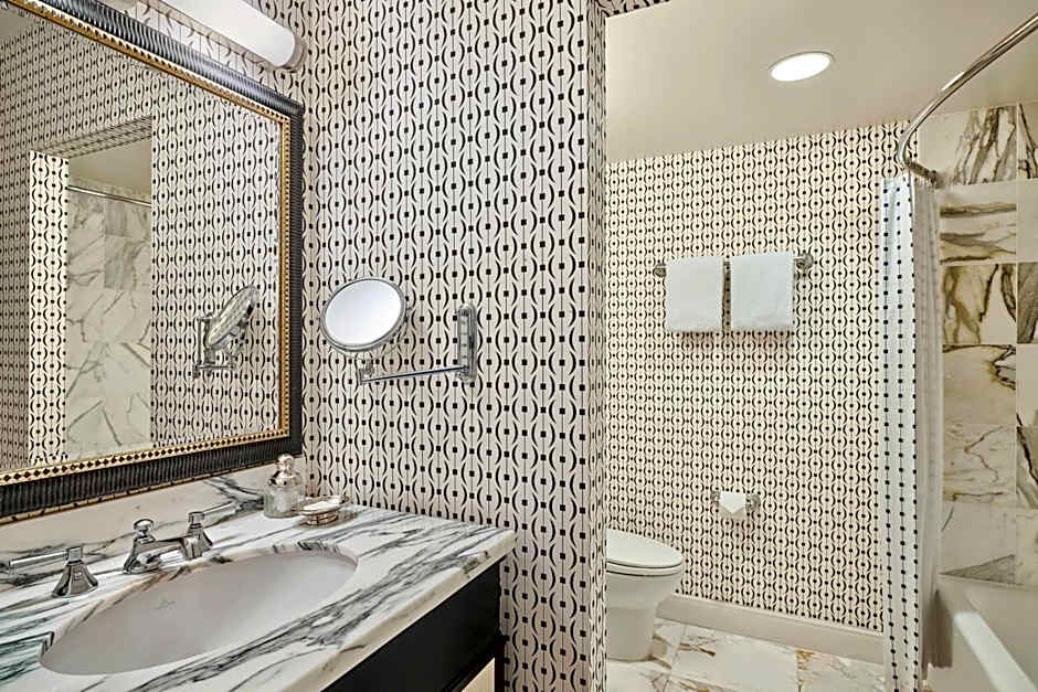 The Alexandrian Old Town Alexandria, Autograph Collection