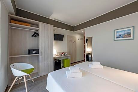 Twin Room with Balcony and Garden View