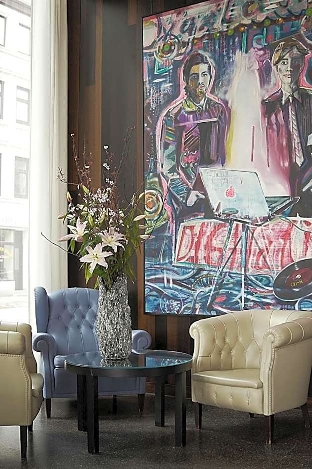 Empire Riverside Hotel