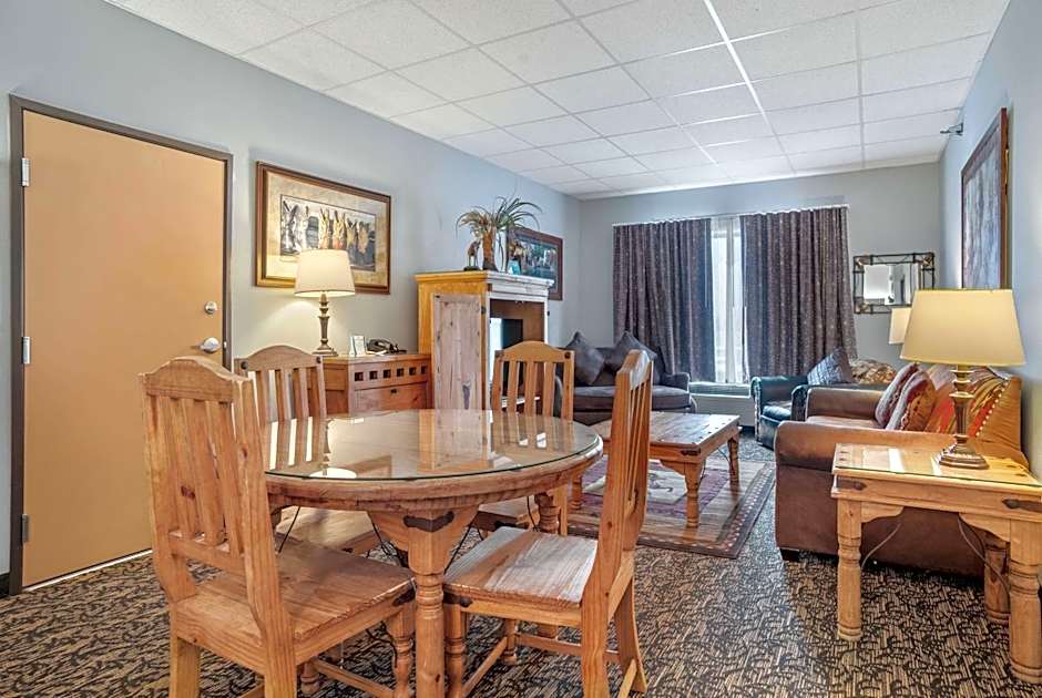 Elevation Inn & Suites, Trademark Collection by Wyndham