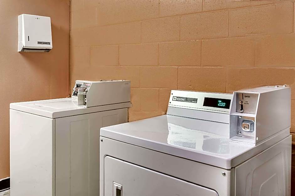 Days Inn by Wyndham Henrietta/Rochester Area