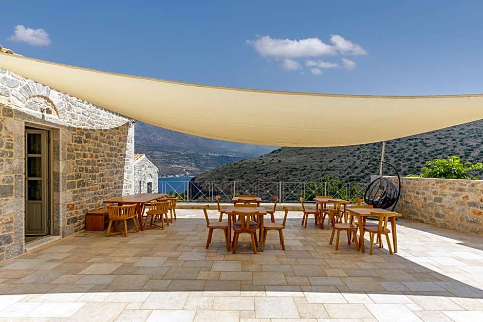 Trapela Limeni Luxury Suites