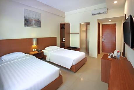 Superior Room with Pool Access