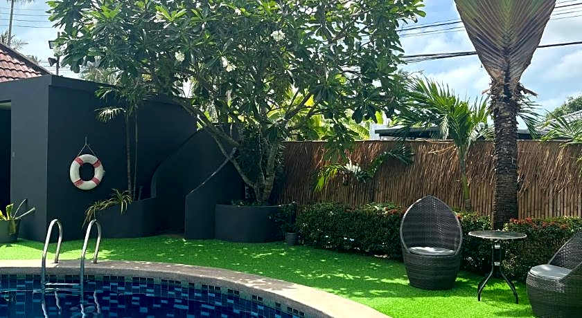 Tropical Palm Resort.