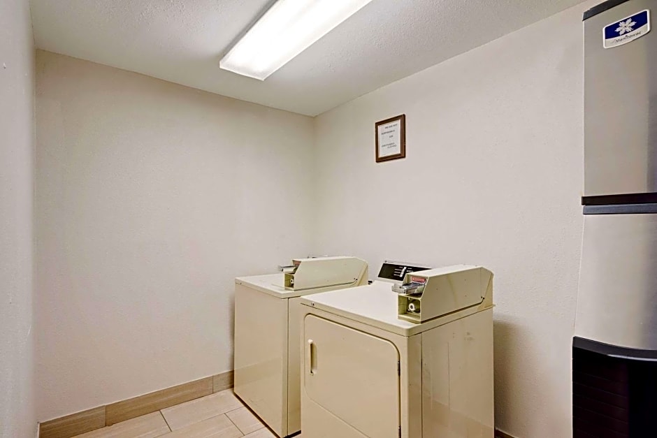 Super 8 by Wyndham Lexington Winchester Rd