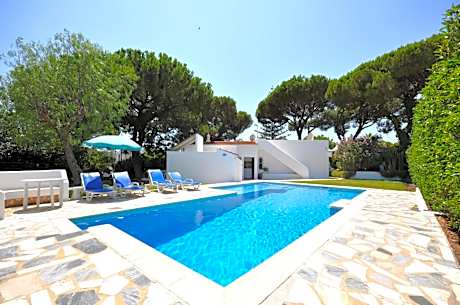 Delightful single-storey villa, private pool, free air conditioning and wifi