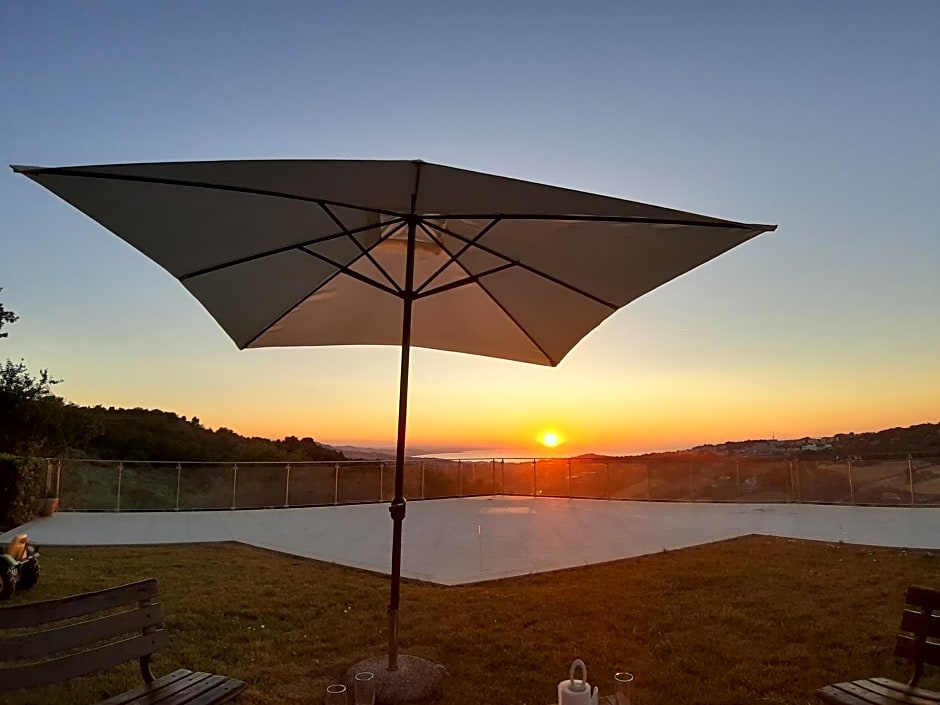 Villa De Ruschi – Montacuto, IL