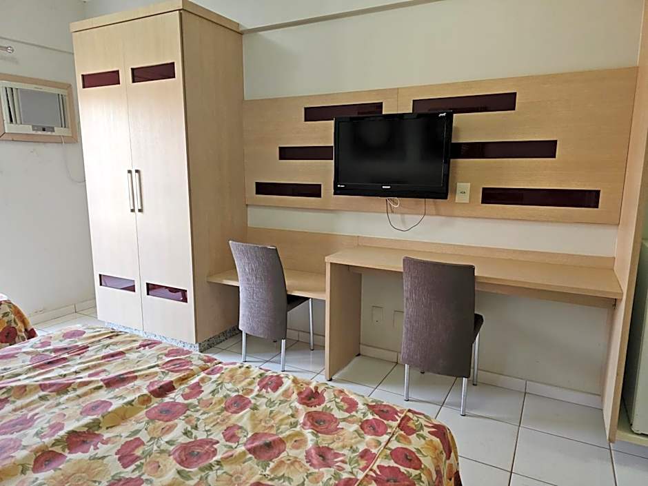 Frente ao Parque da Lagoa Quente Entrada NÃO INCLUSA Aptos Particulares com varanda