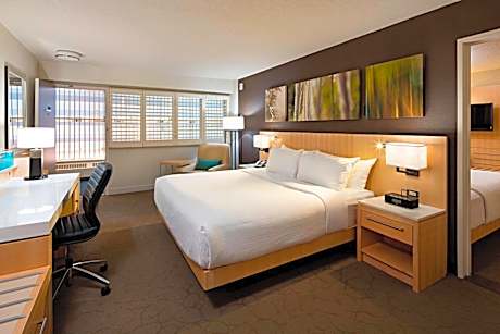 Odyssey Family room, Suite, Poolside