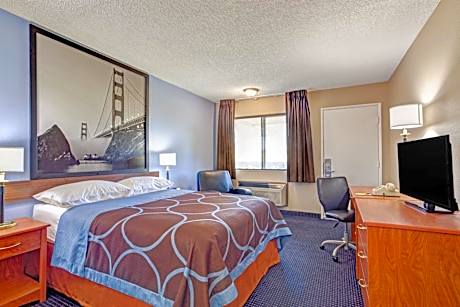 1 King Bed Non-Smoking