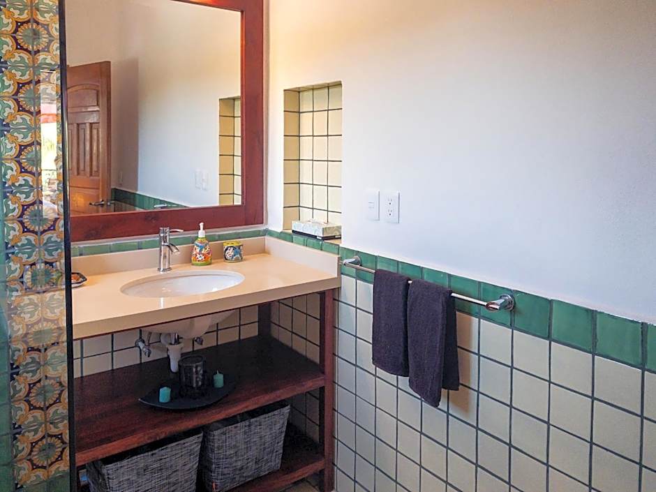 Casa Zarah - Hacienda Family Home - Pool and 2-Block to Beach