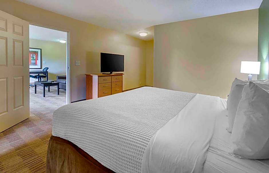 Extended Stay America Select Suites Tampa Airport Memorial – Tampa, FL