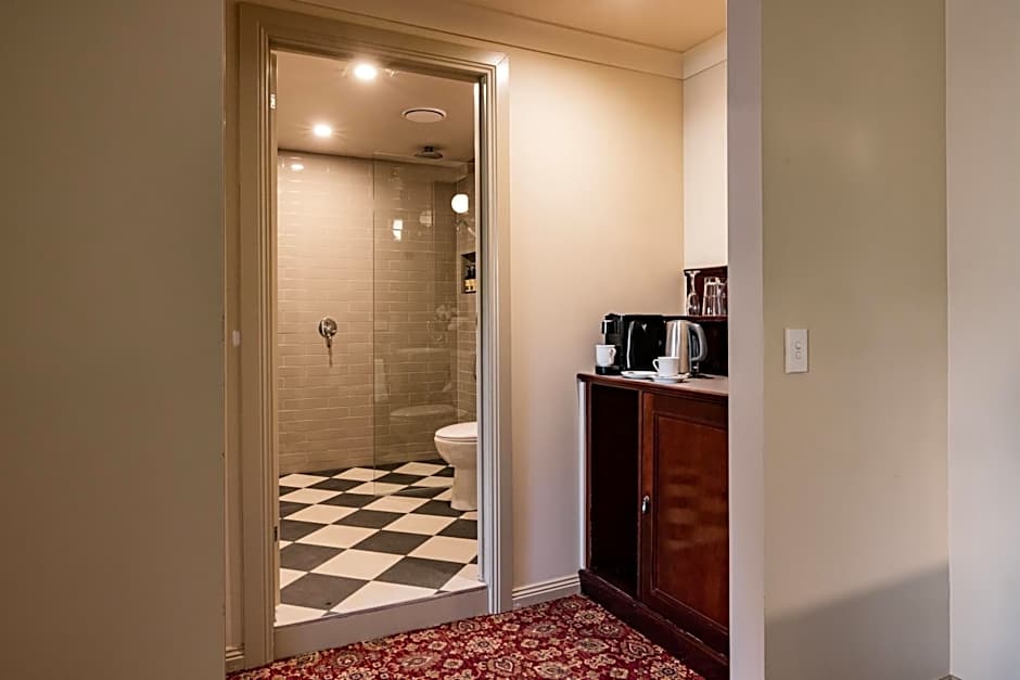 Hadley's Orient Hotel