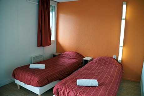 Triple Room with 3 Single Beds