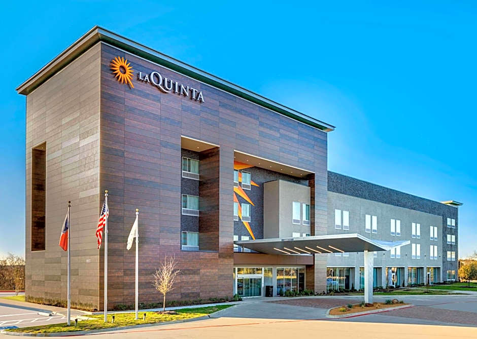 La Quinta Inn & Suites by Wyndham Lewisville