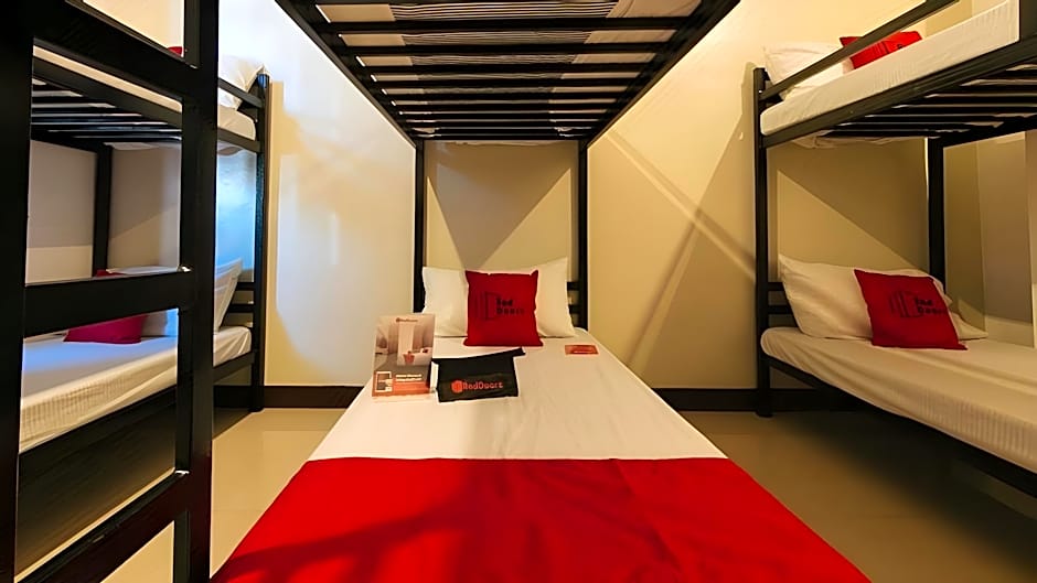 RedDoorz @ Golite Washington