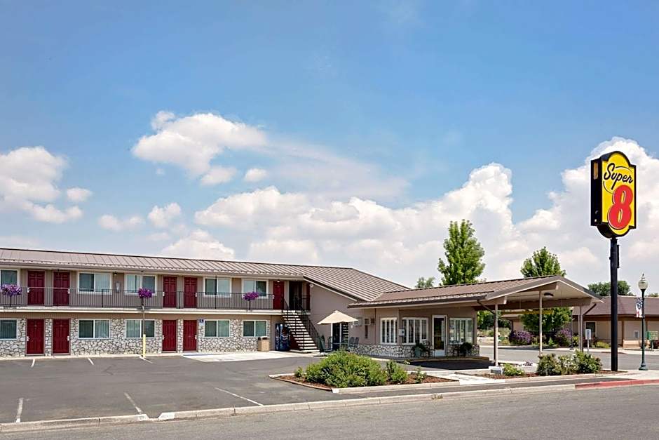 Super 8 by Wyndham Alturas