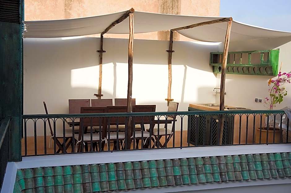 Riad Le J