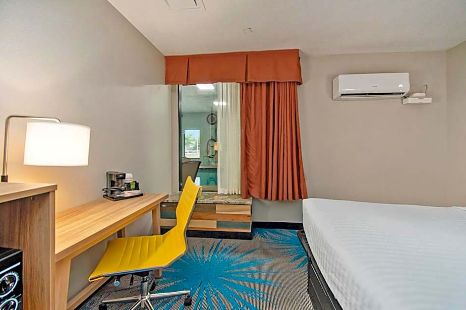 Days Inn & Suites by Wyndham Mt Pleasant