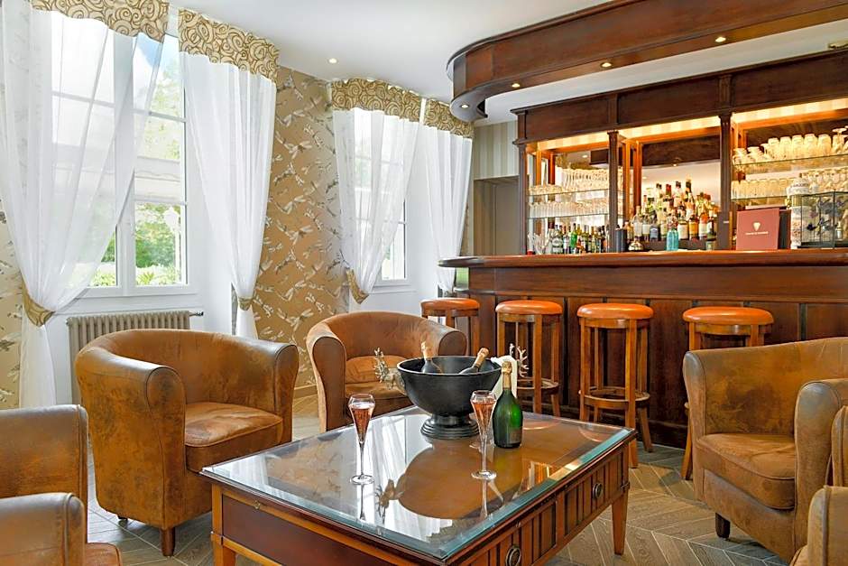 Logis Domaine De Valaudran