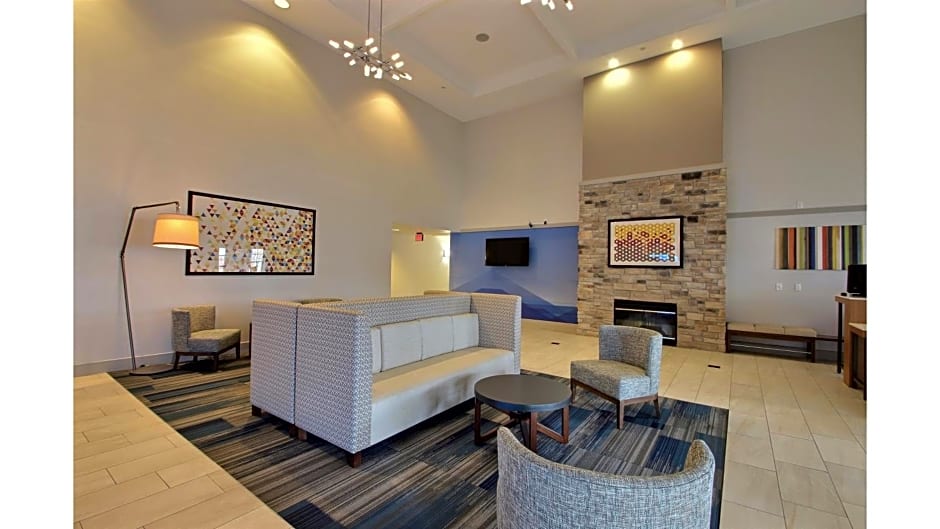 Holiday Inn Express Hotel & Suites Milwaukee Airport