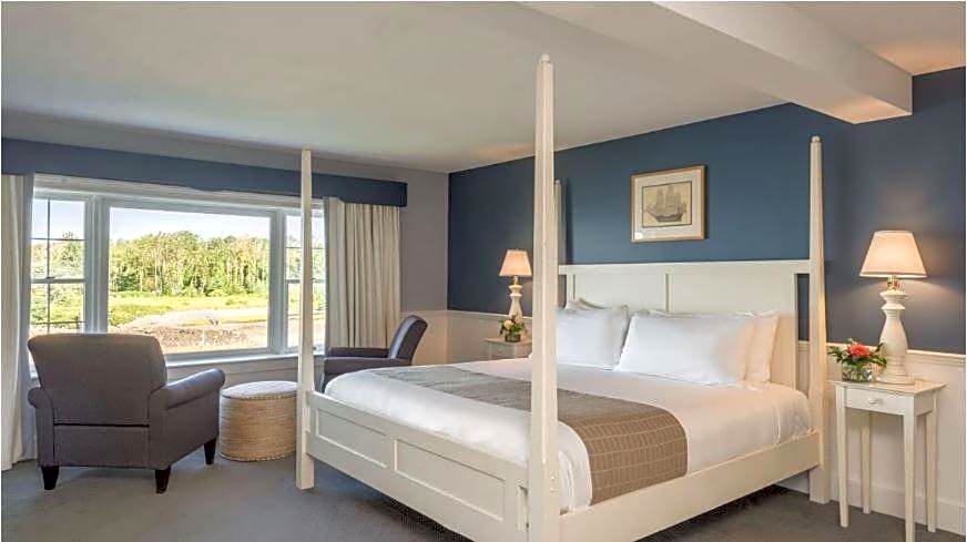 The Breakwater Inn & Spa