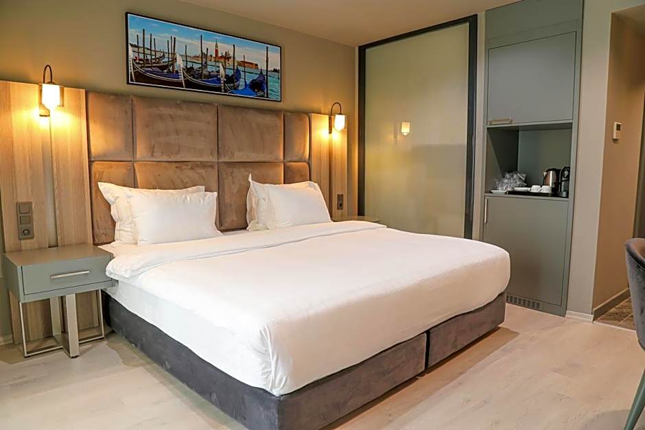 Pasaport Pier Hotel