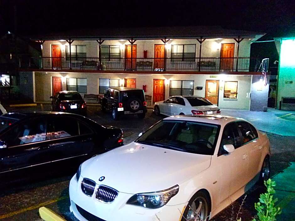 Merida Inn & Suites
