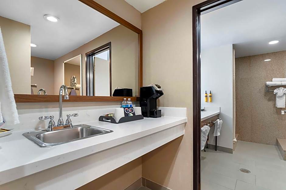 Best Western Plus Newport Mesa Inn