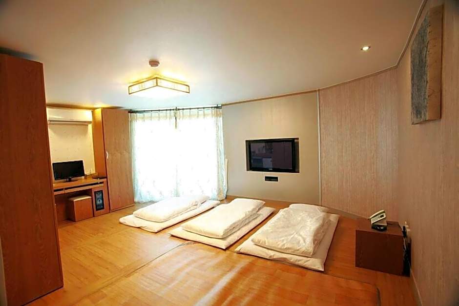 Goodstay Lanuit Hotel