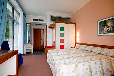 Double Room with Sea View (1 Adult)
