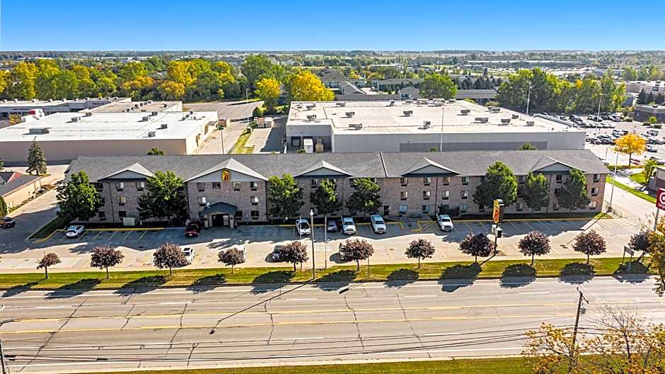 Super 8 by Wyndham Mt. Pleasant