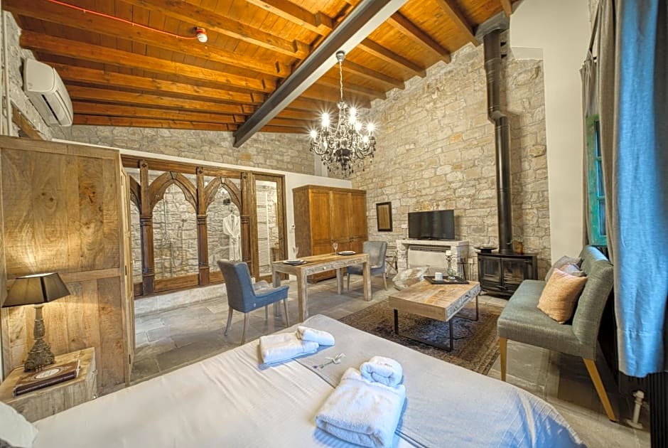 Oinou Strata - Adults Only