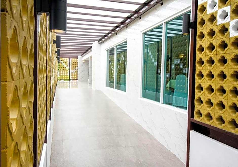 Convenient Grand Plus Hotel Suvarnabhumi