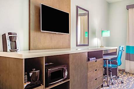 La Quinta Inn & Suites by Wyndham Northlake Ft. Worth