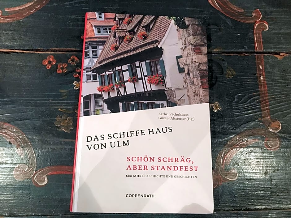 Schiefes Haus