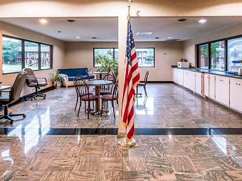 Studios and Suites 4 Less Emporia