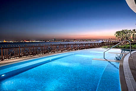 Sheraton Grand Doha Resort & Convention Hotel