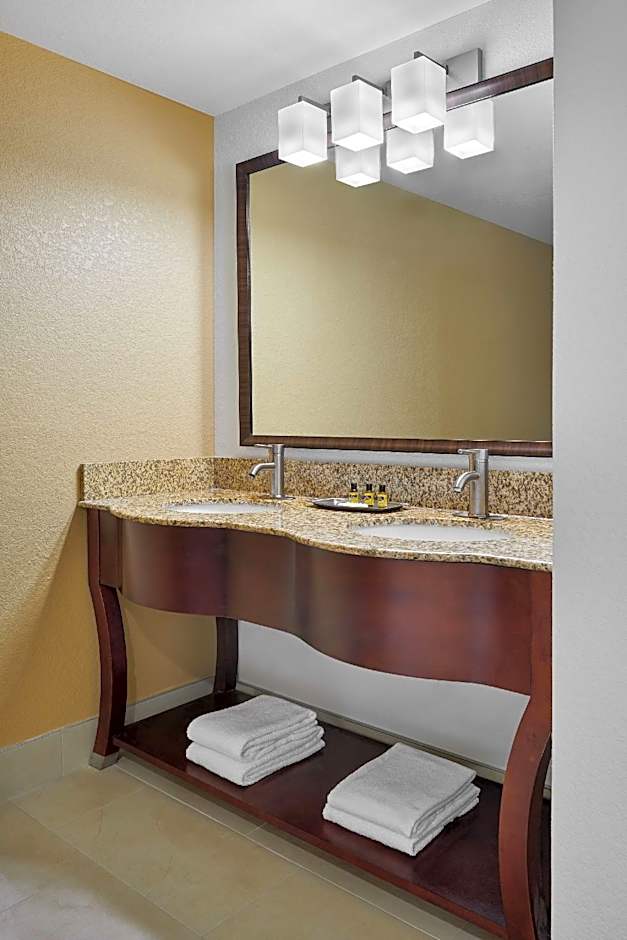 Best Western Plus Milwaukee Airport Hotel & Conference Center