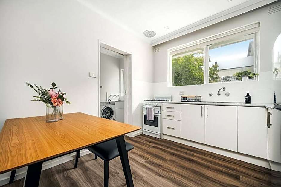 Ultra-convenient 2 Bedroom Gem at Chadstone