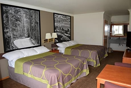 Queen Room with Two Queen Beds - Non-Smoking